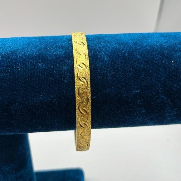 Vintage Monet Gold Tone Bangle Bracelet w/etching. - Picture 1 of 8